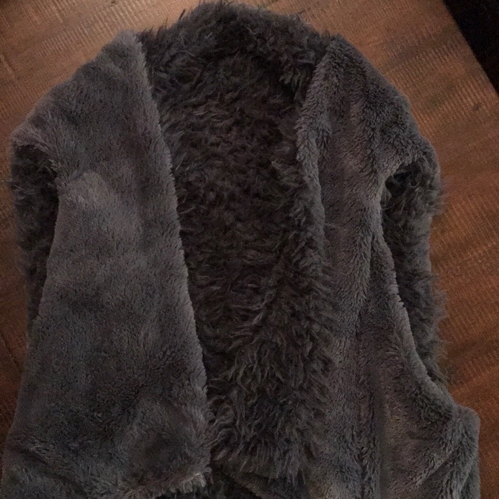 ‼️LAST DAY‼️ EUC~ Ellie ❤️ Kate Faux Fur Vest - Picture 6 of 7